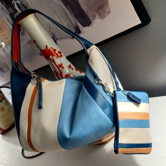 VINTAGE 6IN MATCHED WRISTLET & LARGE 15IN WIDE COACH BLUE STRIPED HOBO ERGO BAG - Picture 8 of 17